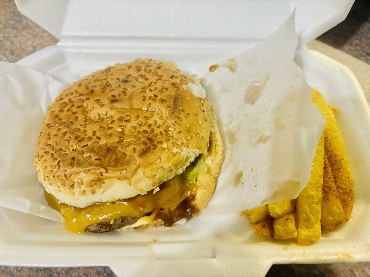 Apollo Roadhouse and Diner - Photo 9
