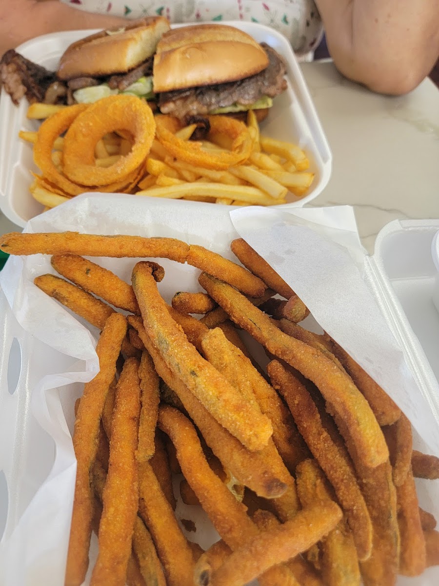 Burgertown USA - Photo 5