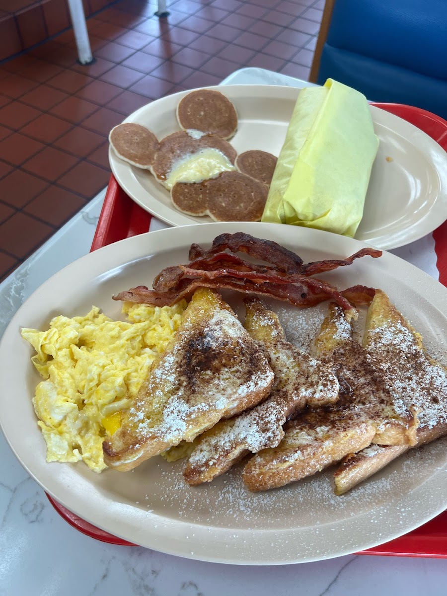 Burgertown USA - Photo 6
