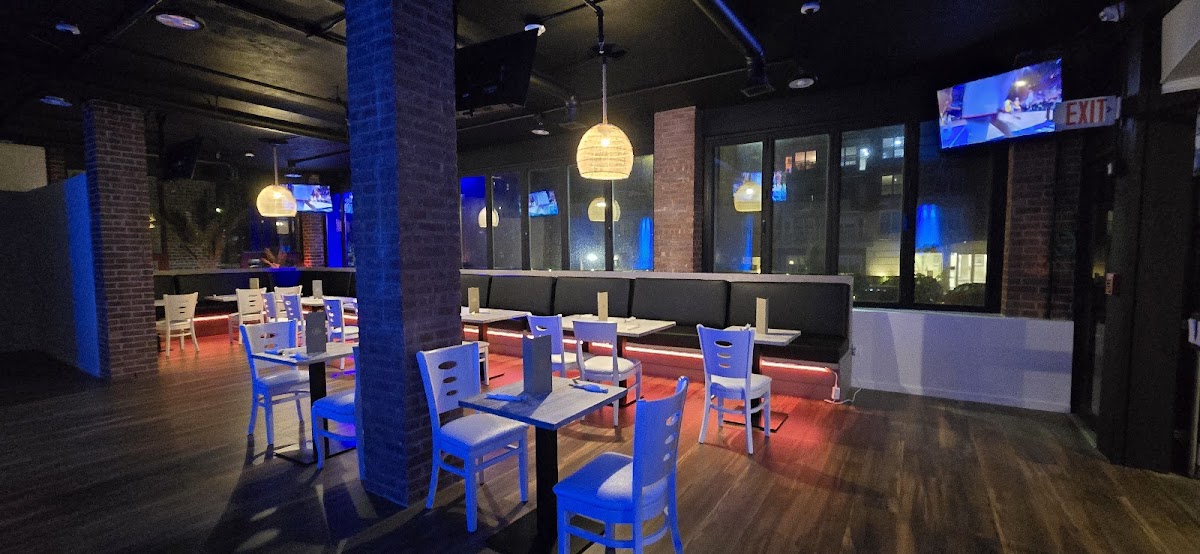 LBH Bar and Grill - Photo 4