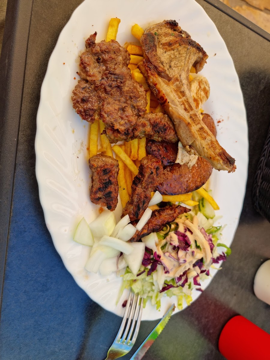 Restaurant Shkupi / Balkan Spezialitäten - Photo 9
