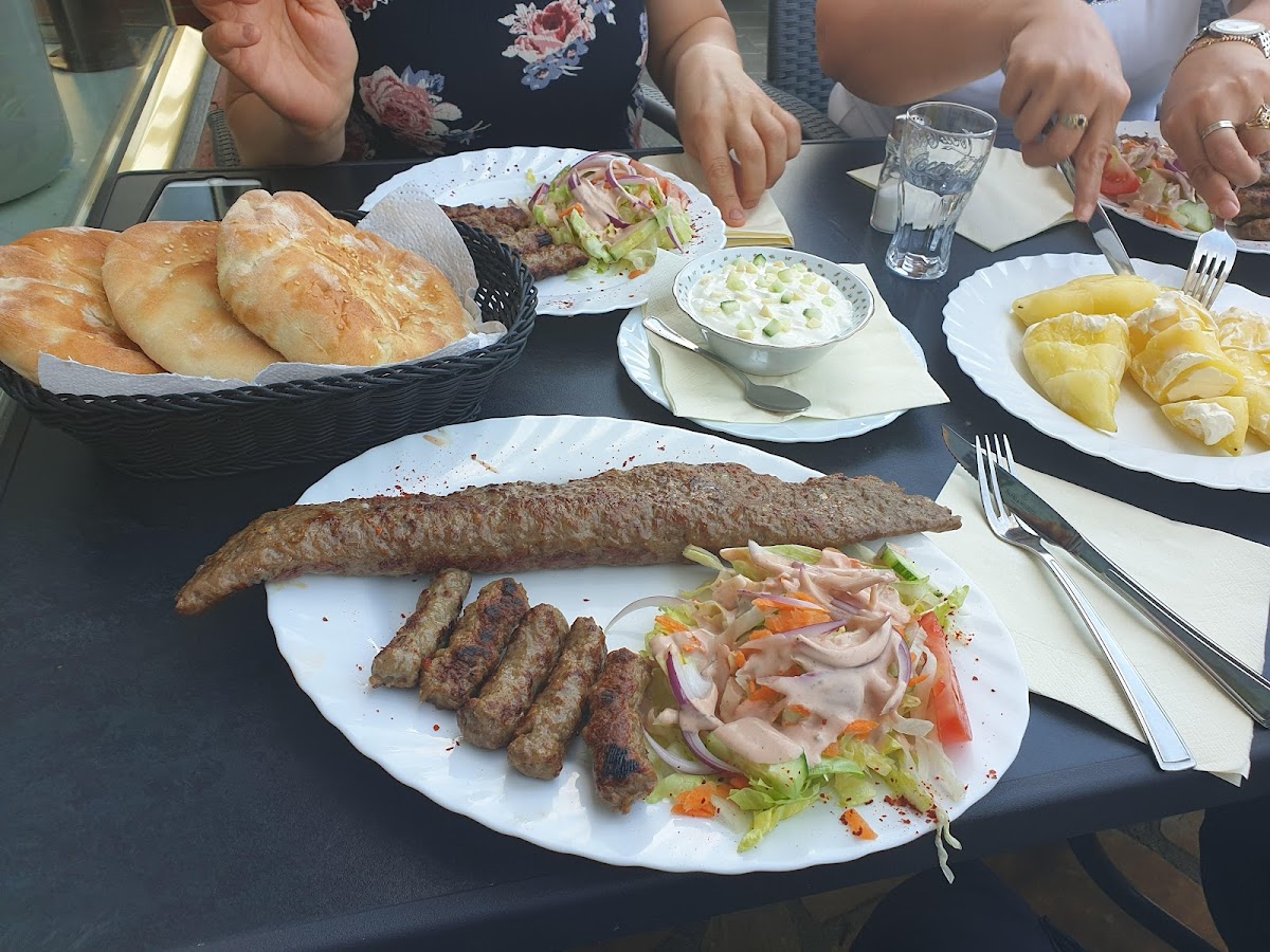Restaurant Shkupi / Balkan Spezialitäten - Photo 7