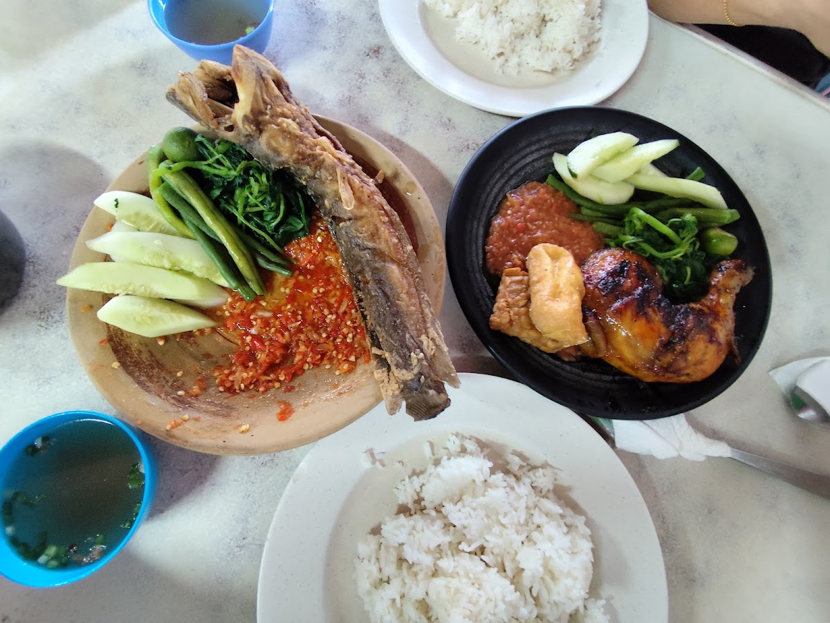 Surabaya Restoran - Photo 2