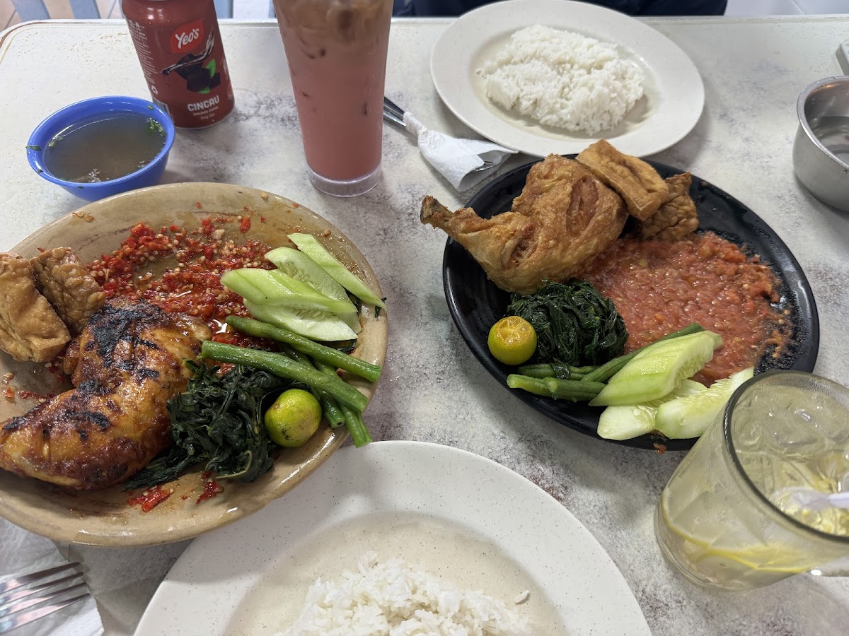 Surabaya Restoran - Photo 6