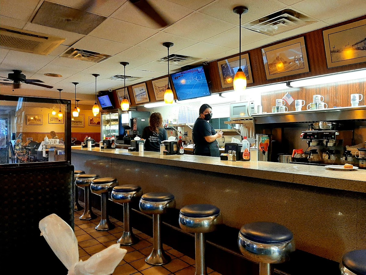 Bubble's Restaurant - Photo 8