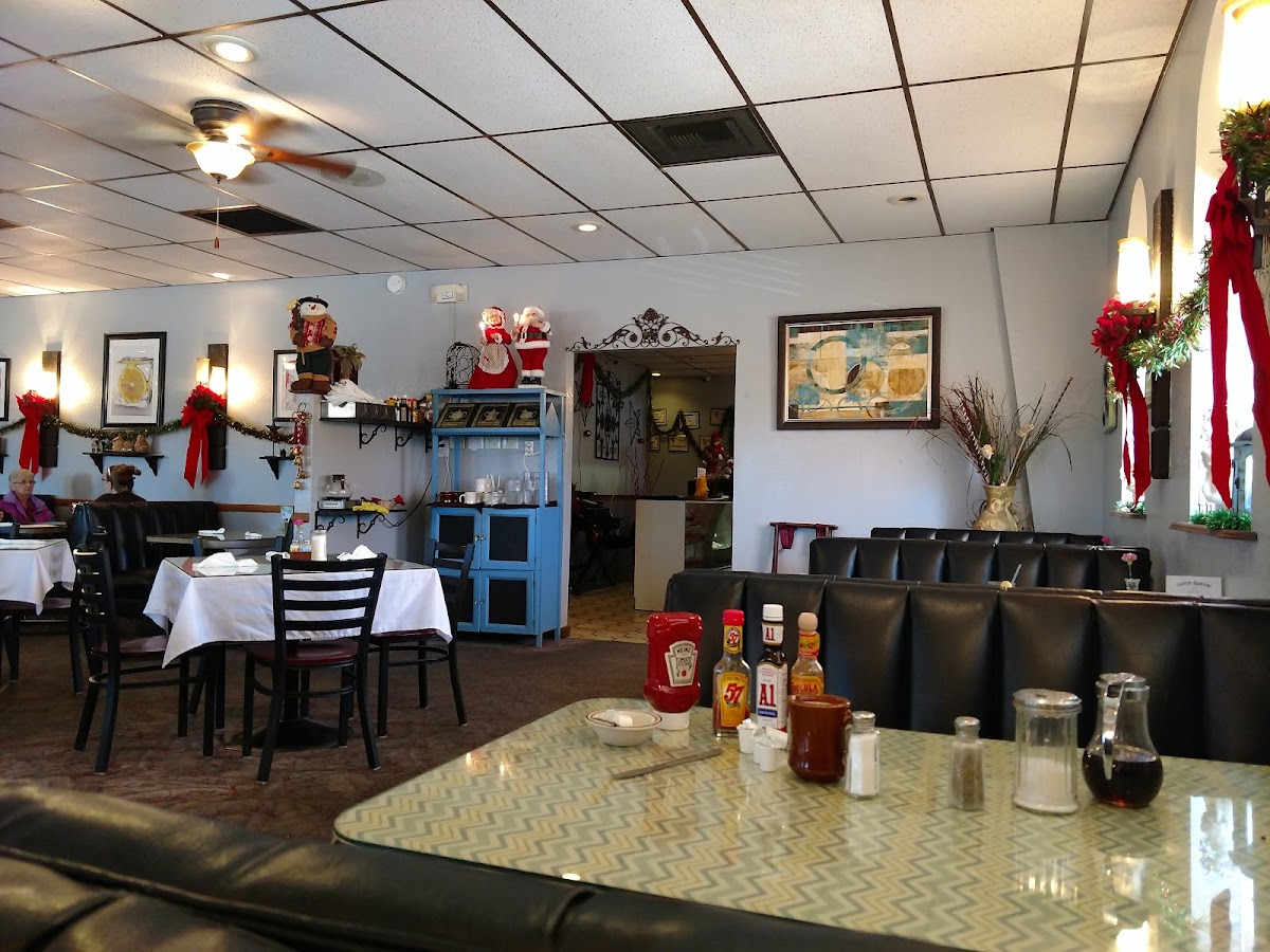Tiny's Family Restaurant And lounge