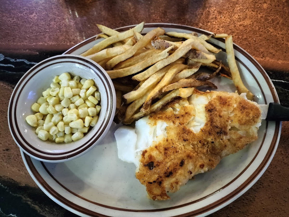 Tiny's Family Restaurant And lounge - Photo 9