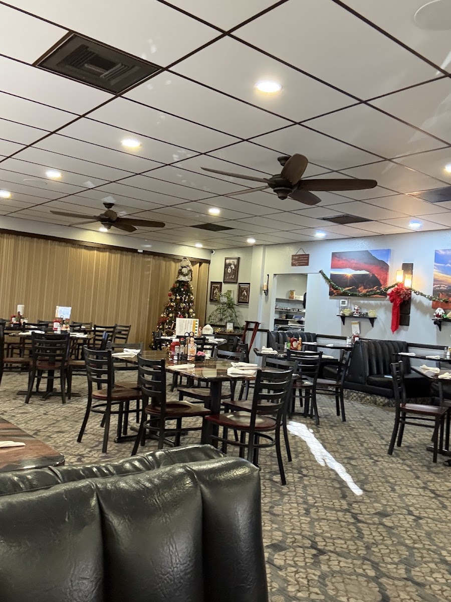 Tiny's Family Restaurant And lounge - Photo 2