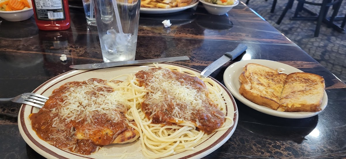 Tiny's Family Restaurant And lounge - Photo 6