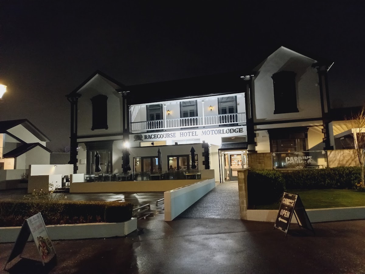 Hoofbeats bar & bistro - Photo 1