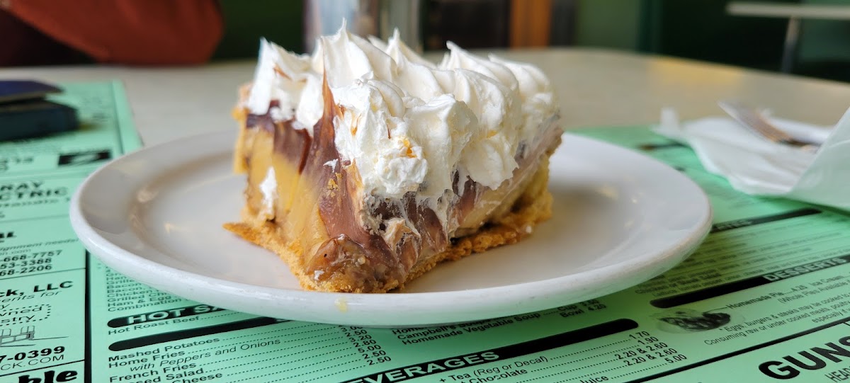 Dean’s Diner - Photo 1
