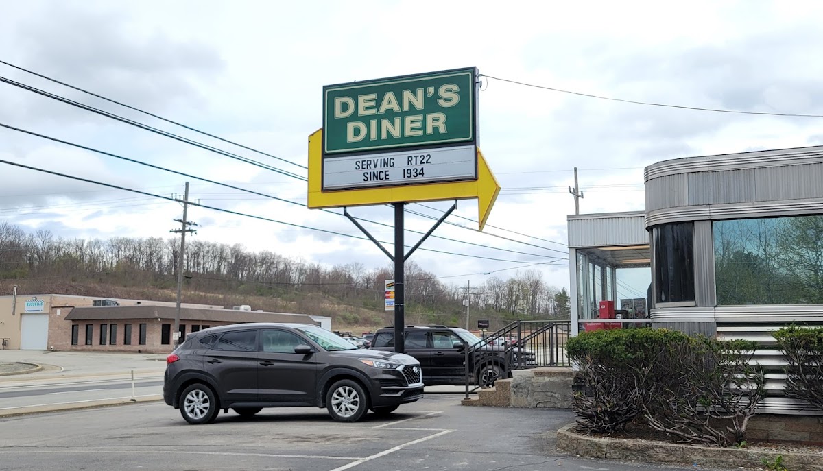 Dean’s Diner - Photo 3