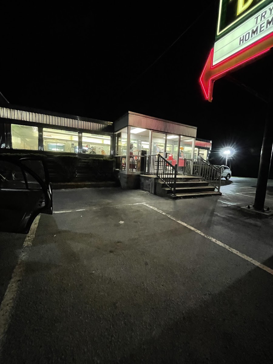 Dean’s Diner - Photo 4