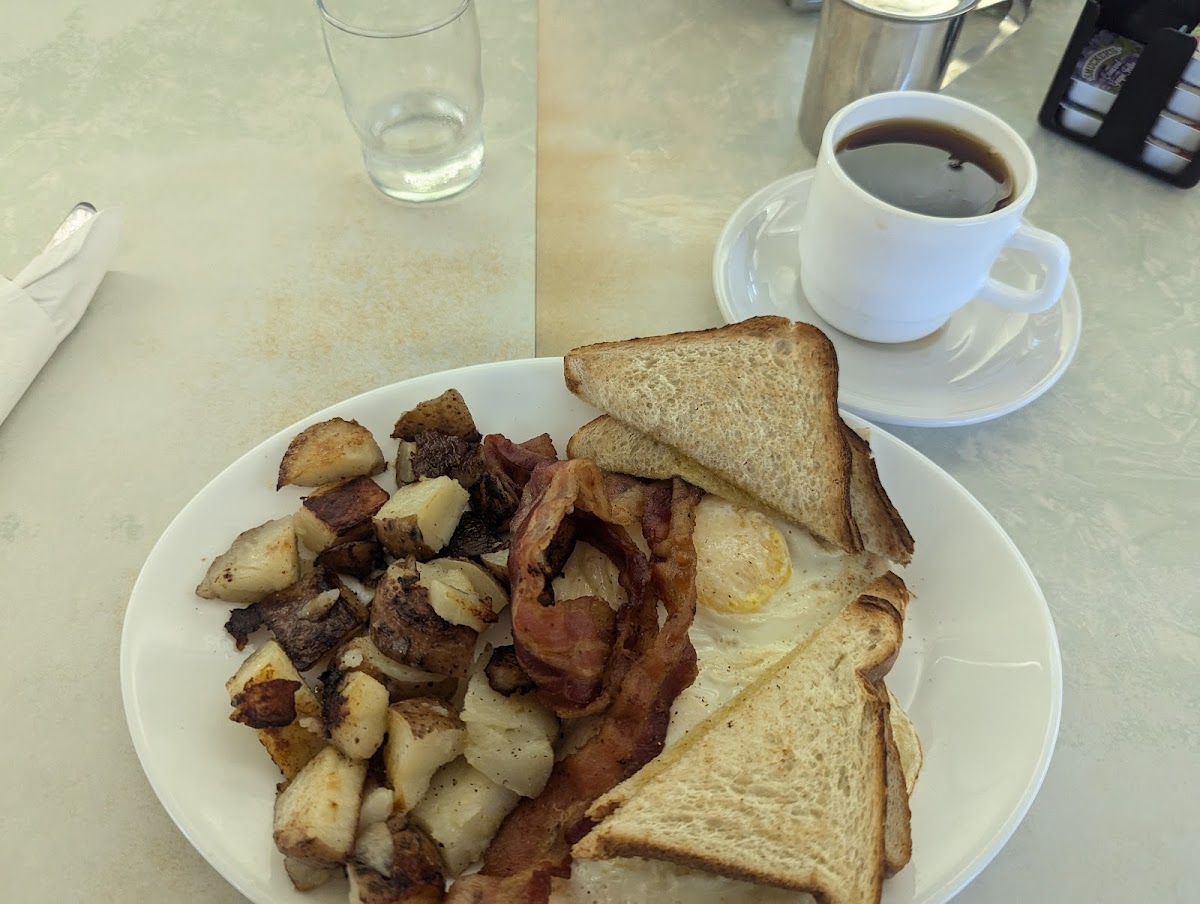 Dean’s Diner - Photo 5