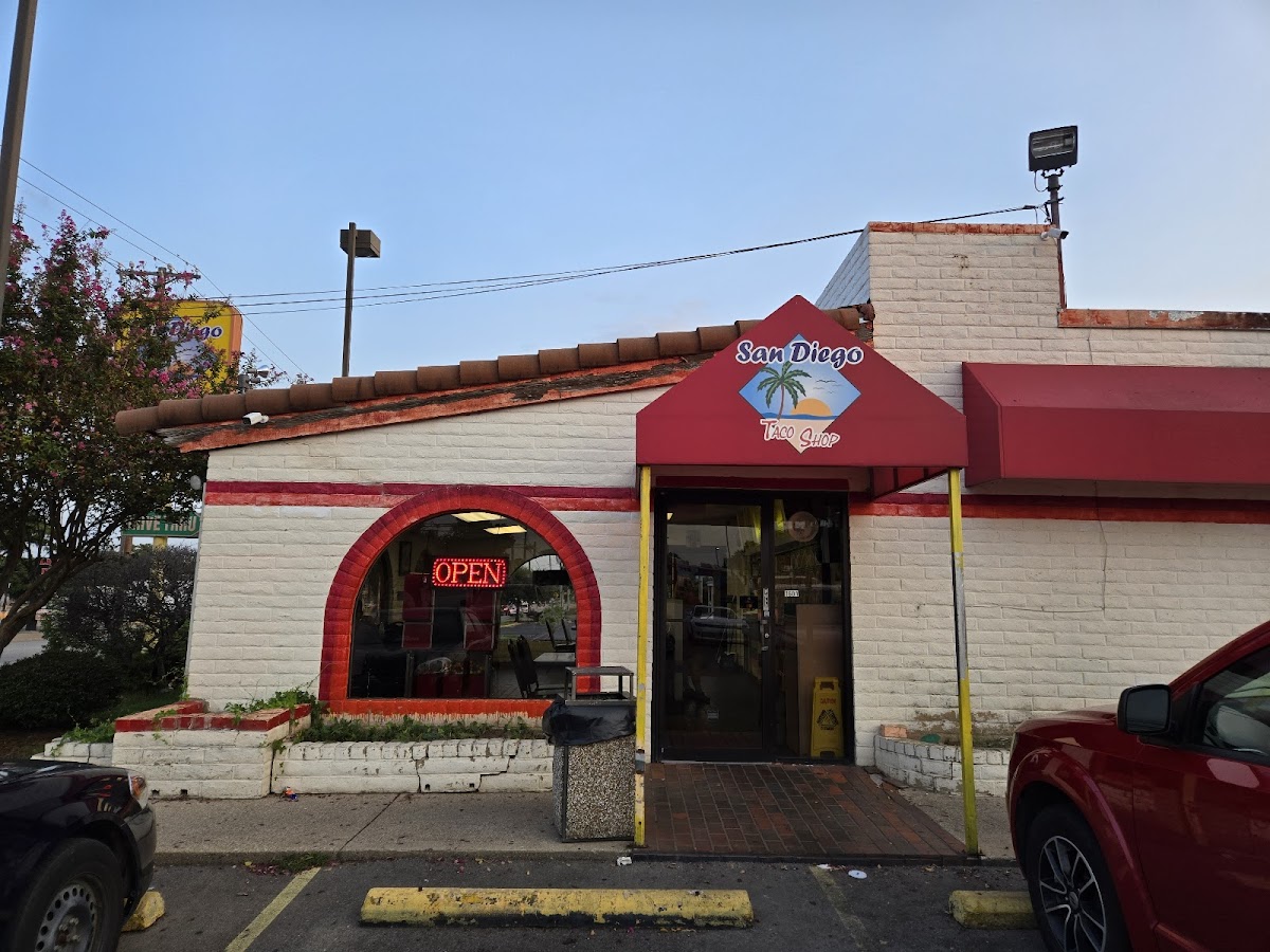 San Diego Tacos Shop - Photo 6