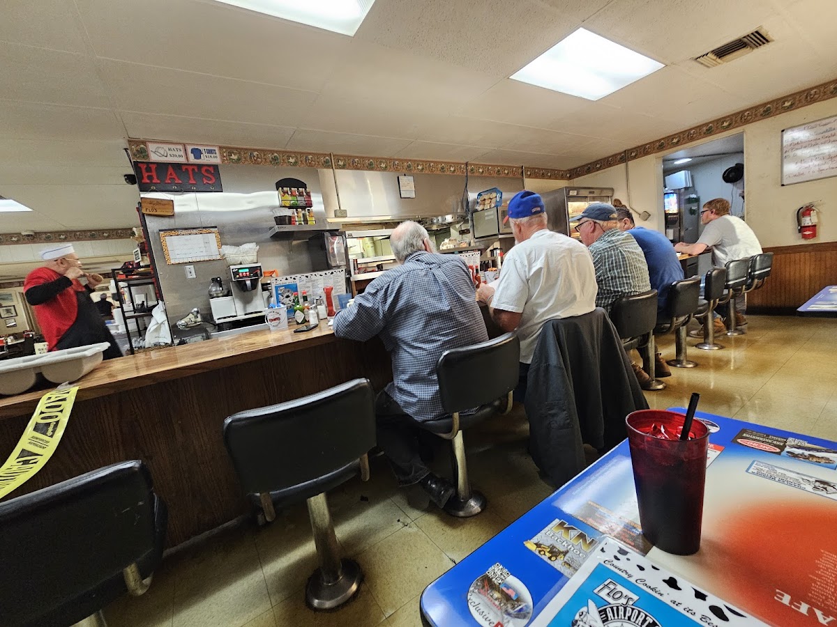 Flo's Airport Cafe - Photo 5
