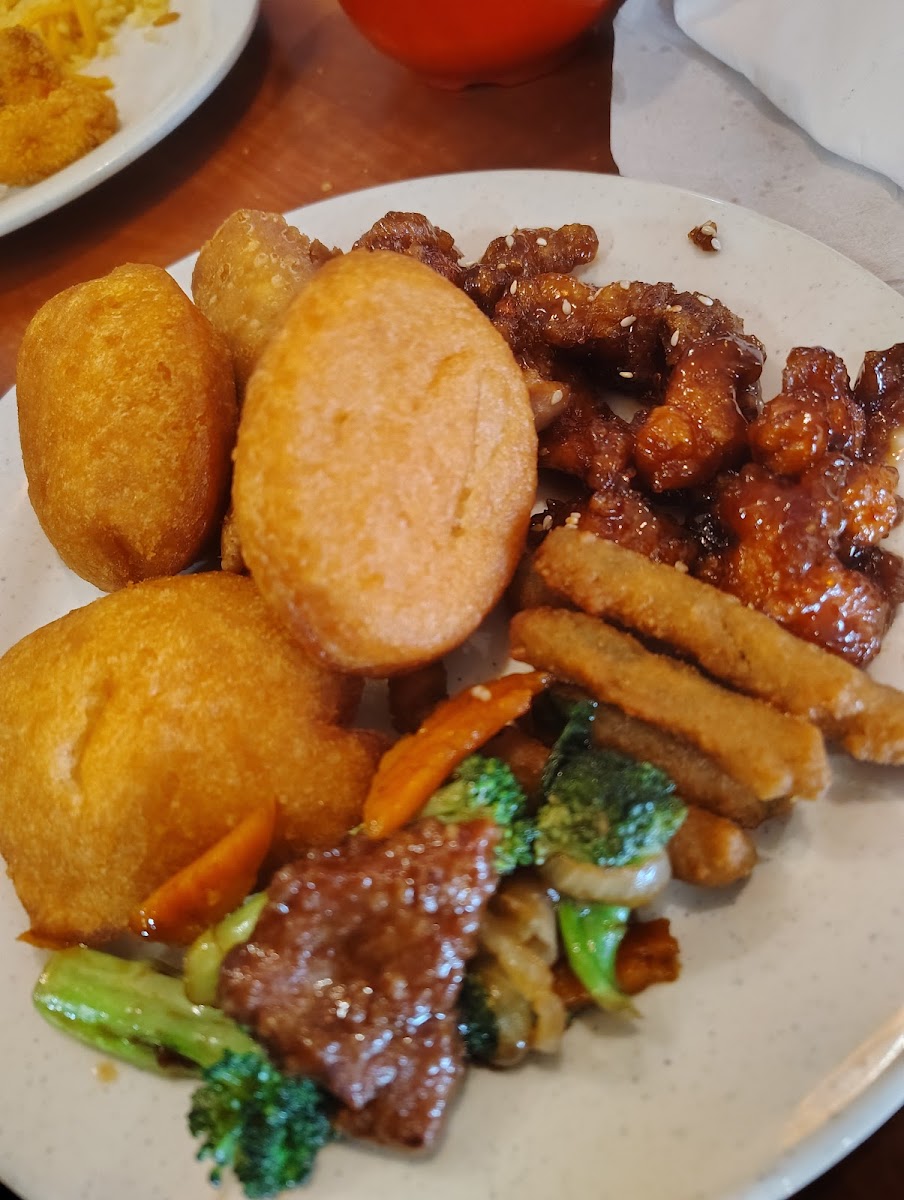 Taste of China Restaurant - Photo 7