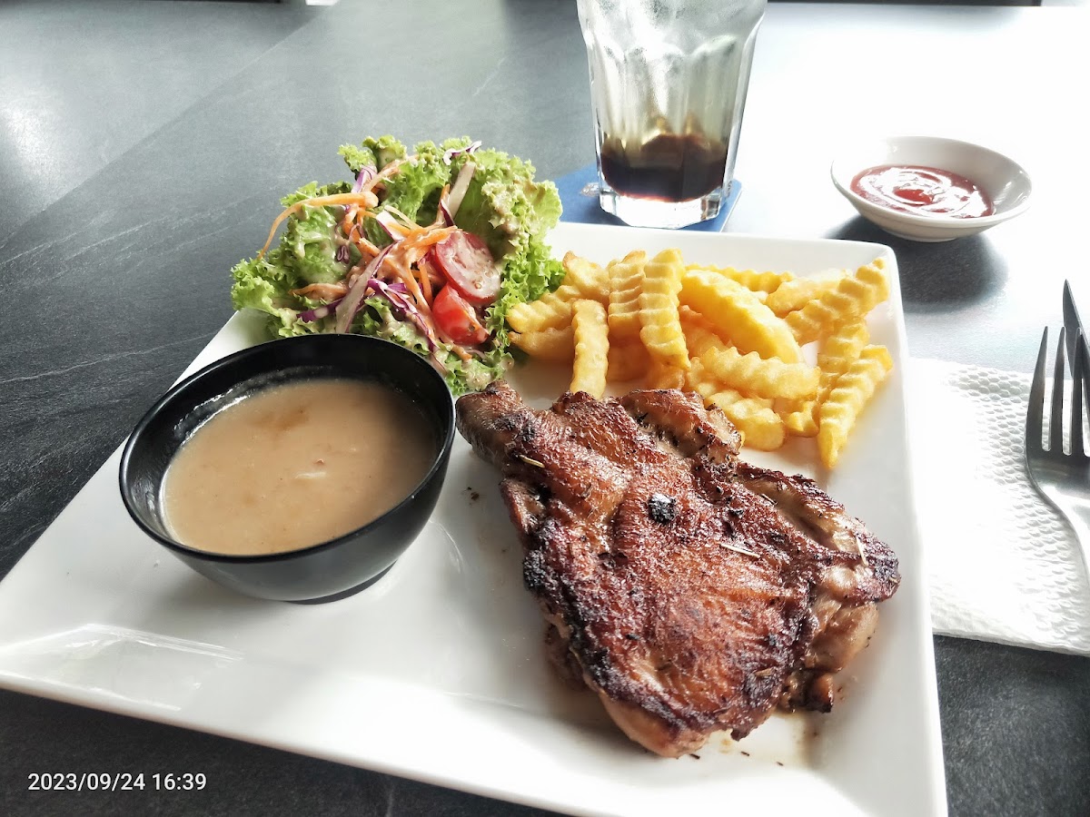 ANT Cafe & Bar - Photo 9