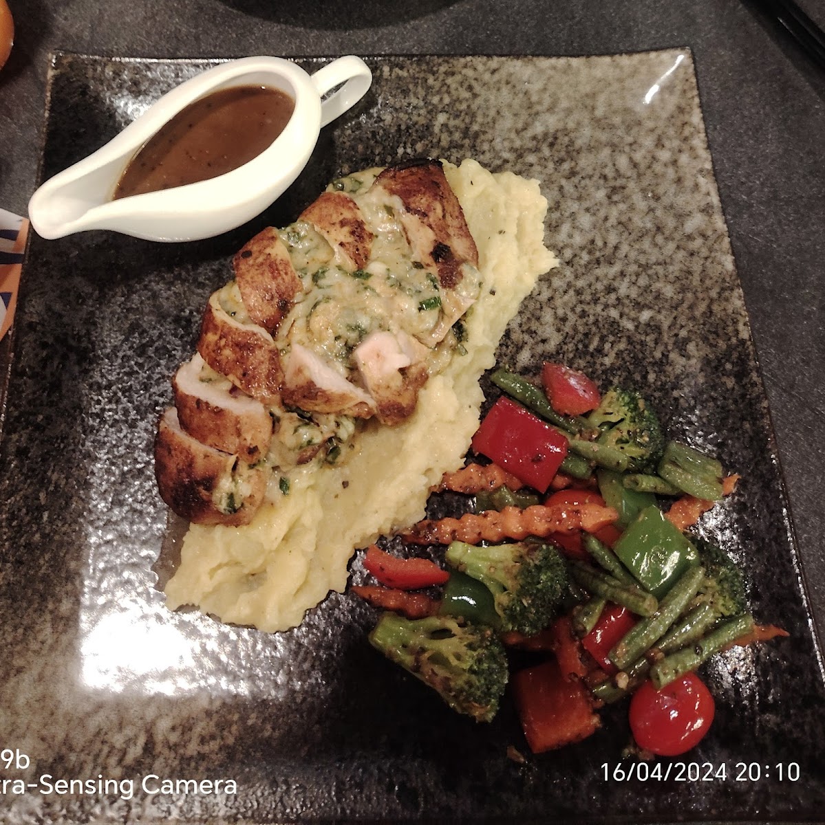 ANT Cafe & Bar - Photo 8