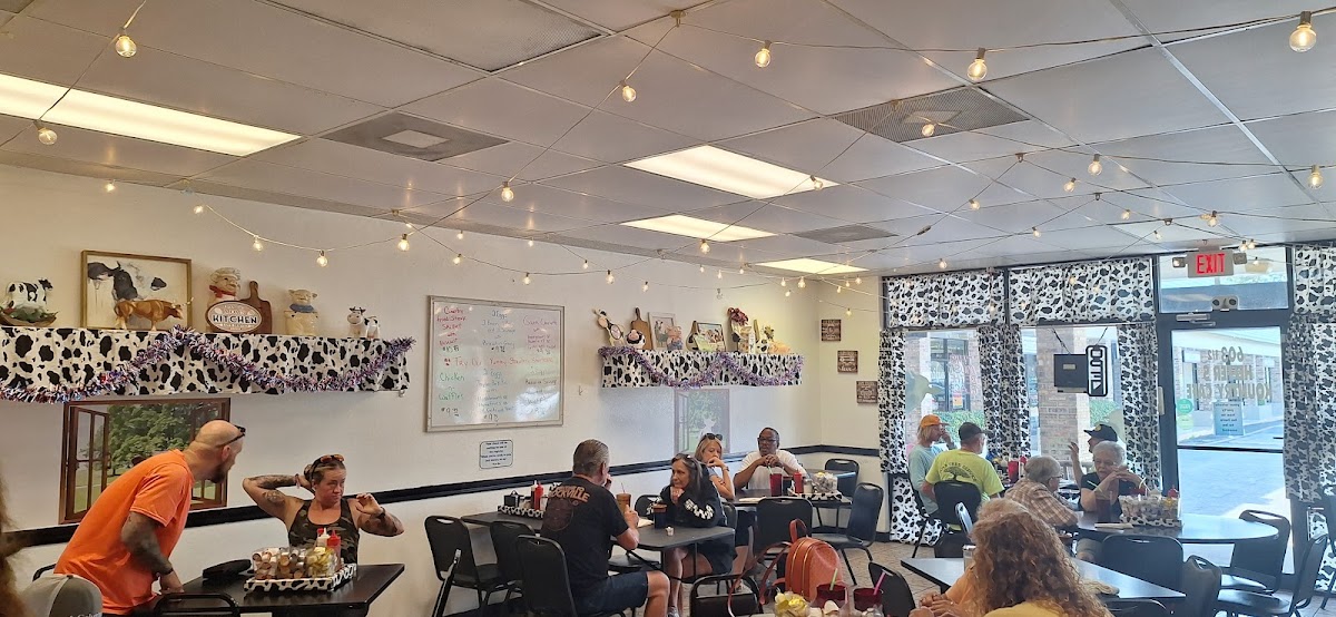 Heffer's Kountry Cafe - Photo 1