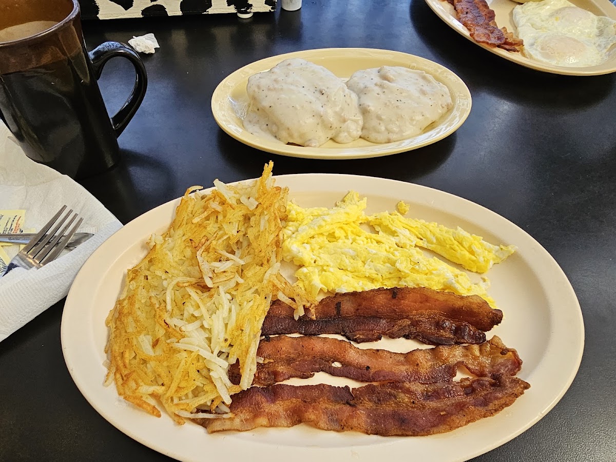Heffer's Kountry Cafe - Photo 5