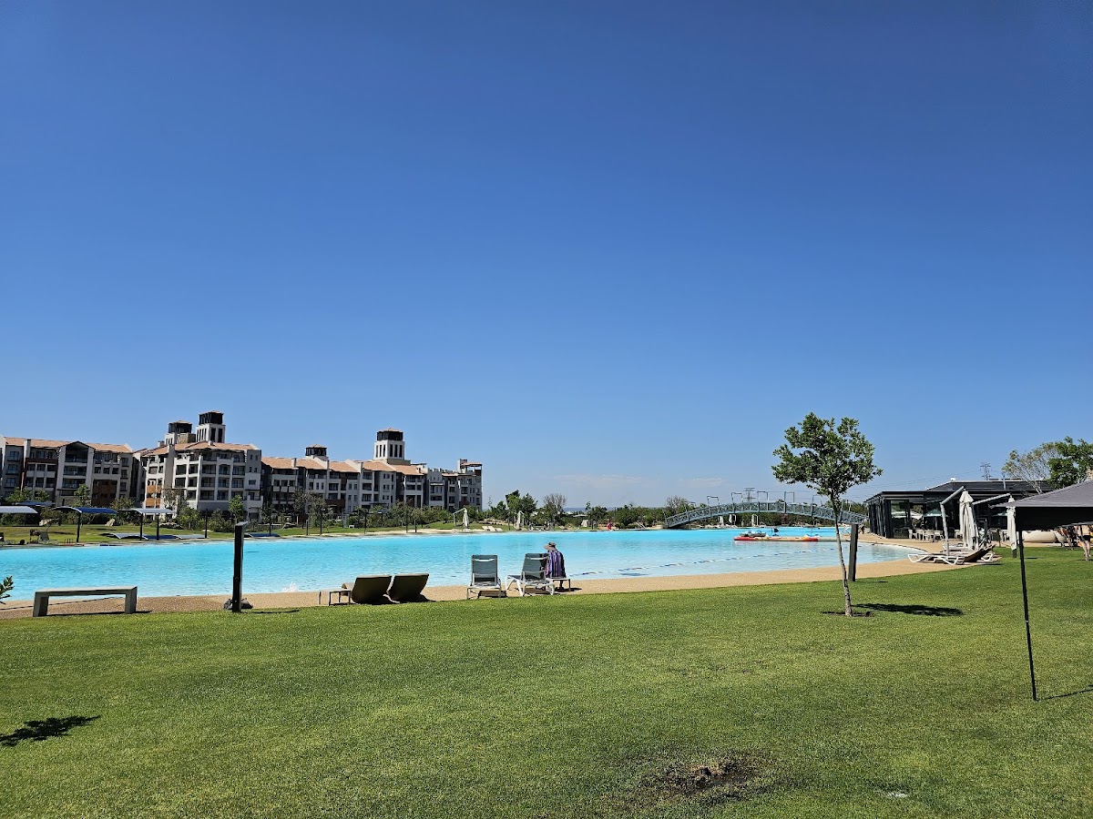 Family Table Steyn City Lagoon - Photo 1