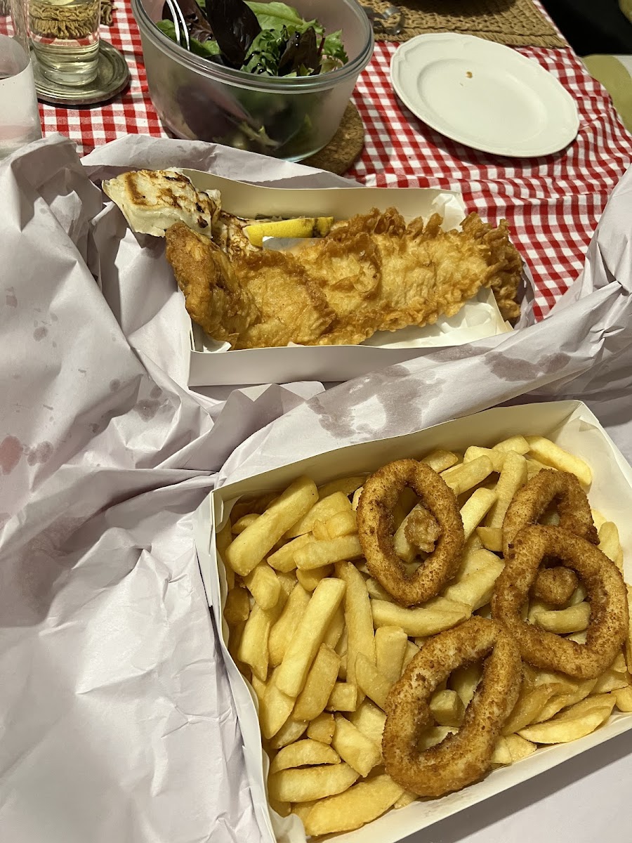 Hello Sharkys Seafood - Photo 7