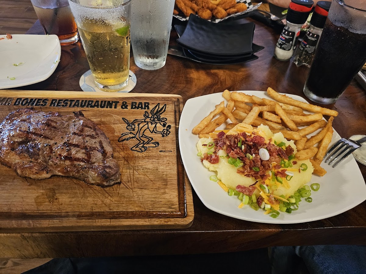 Mr. Bones Restaurant & Bar - Photo 2