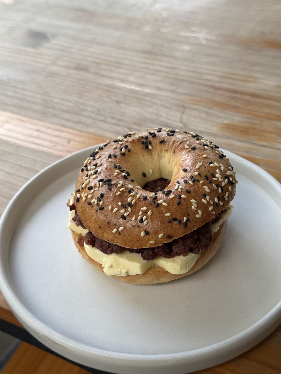 Mingle Bagels - Photo 8