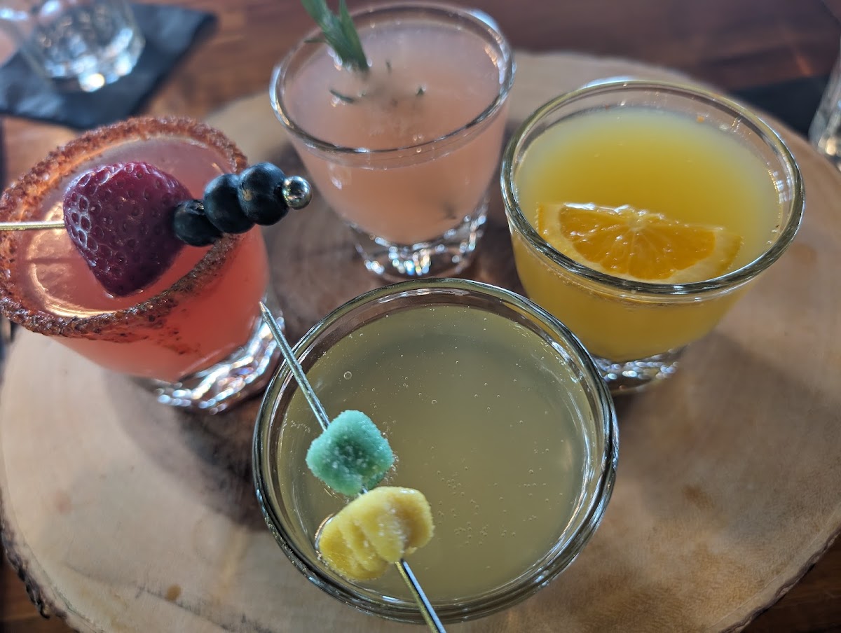 LOZA Kitchen & Bar - Photo 3