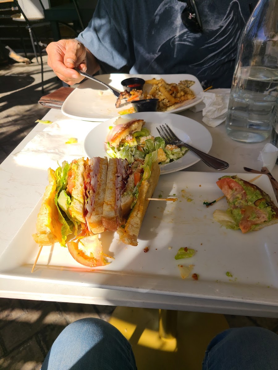 LOZA Kitchen & Bar - Photo 5