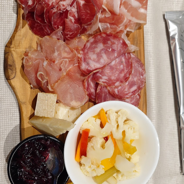 Tagliere Di Salumi E Formaggi
