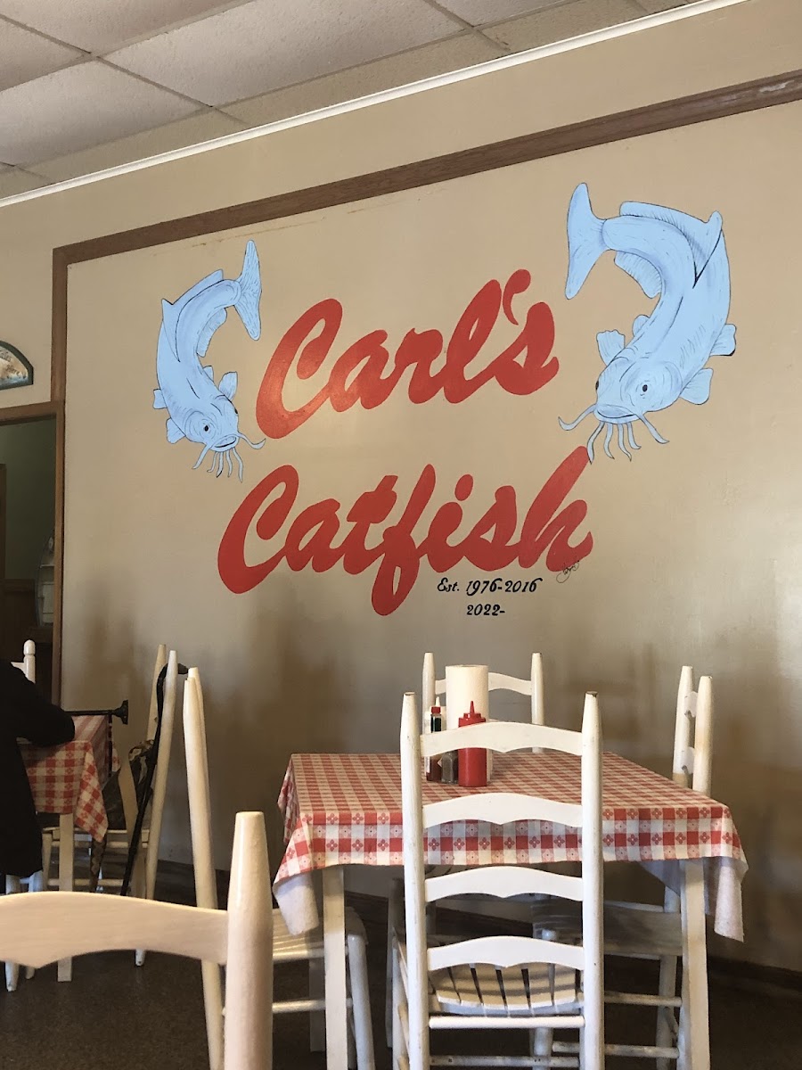Carl’s Catfish Hut - Photo 2