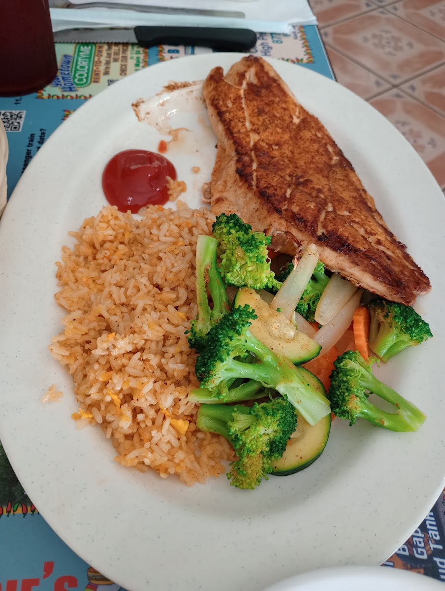 Cuero Seafood and Grill - Photo 4