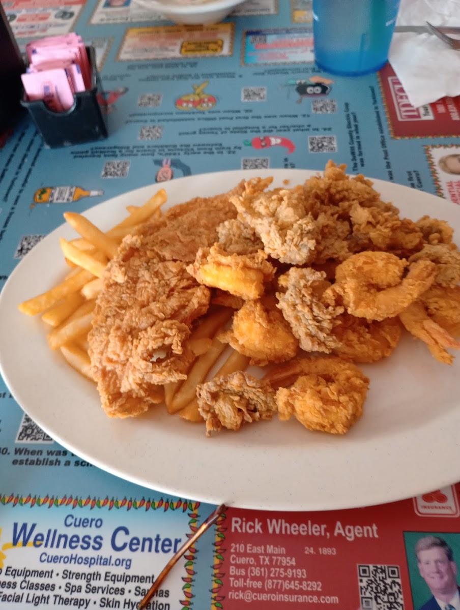 Cuero Seafood and Grill - Photo 7