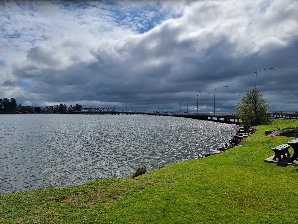 Max’s on the Lake - Photo 3