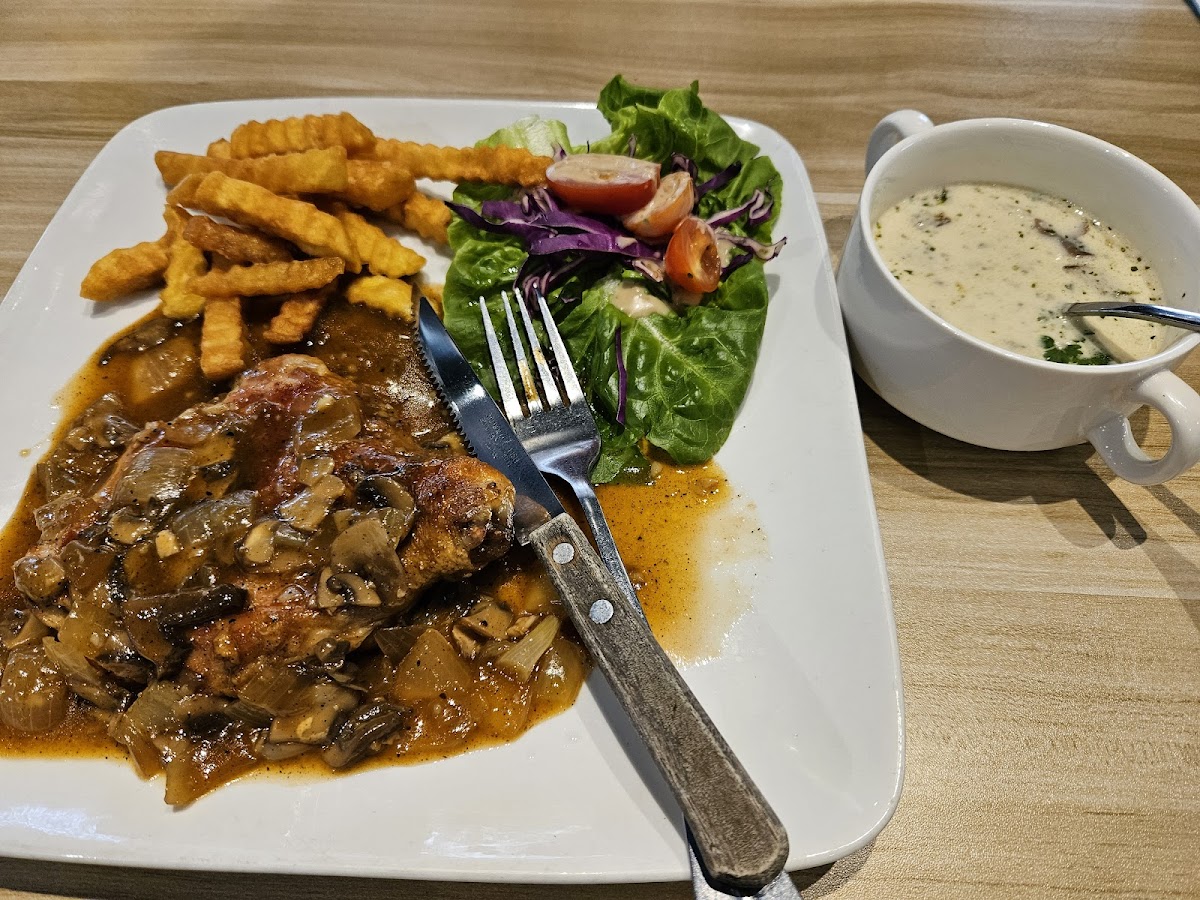 Bluebird Cafe. Bistro. Restaurant - Photo 7