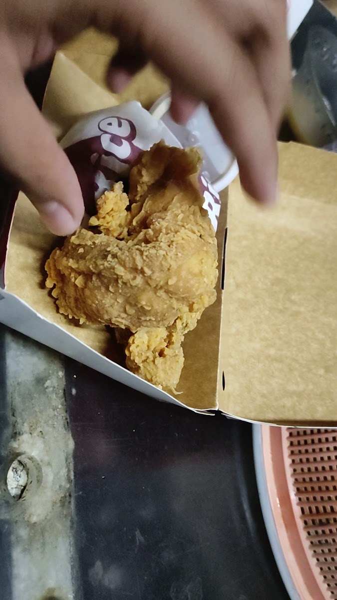 Jollibee - Nova Square Mall - Photo 8