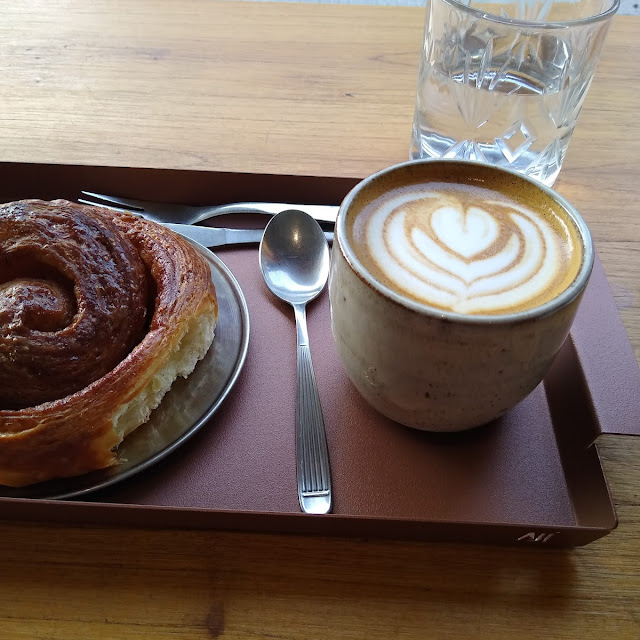 Roll Flat White