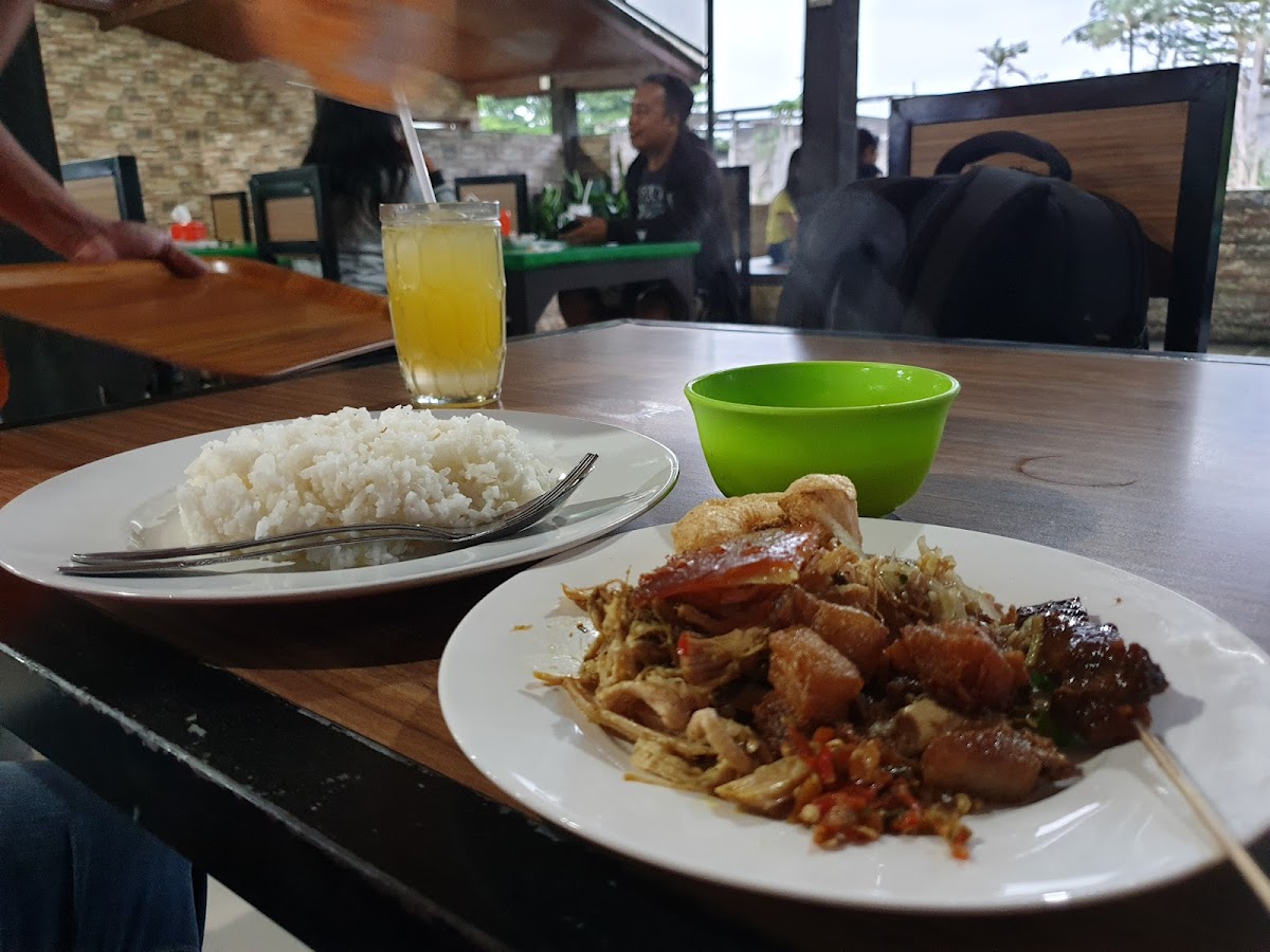 Warung Nasi Babi Guling Men Agus - Photo 4