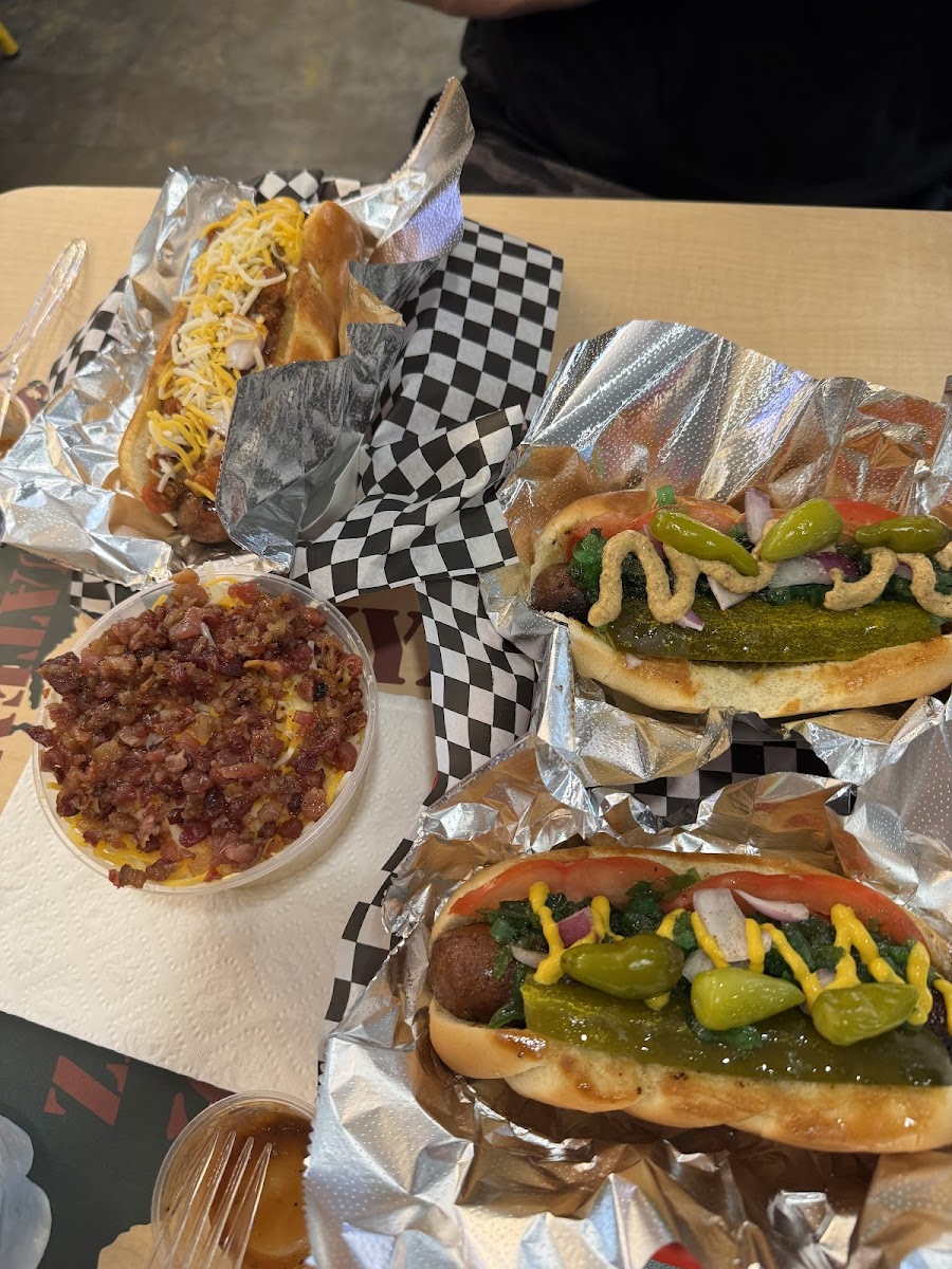 Mason’s Hot Dogs & Burgers - Photo 4