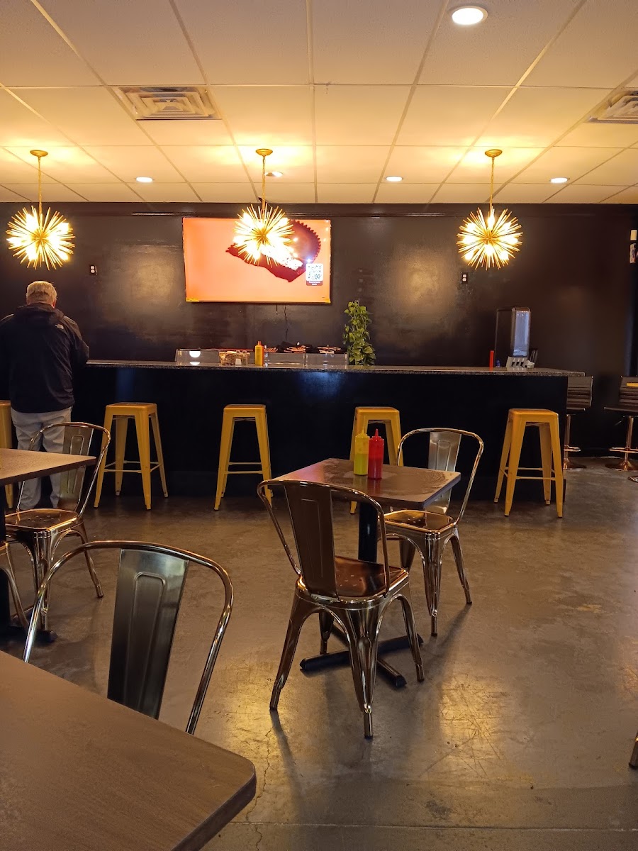 Mason’s Hot Dogs & Burgers - Photo 5