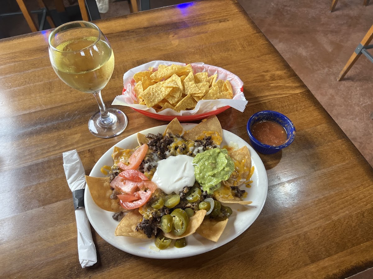 Los Tres Magueyes Cantina & Grill - Photo 9