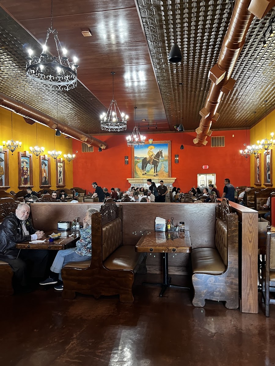 Los Tres Magueyes Cantina & Grill - Photo 3