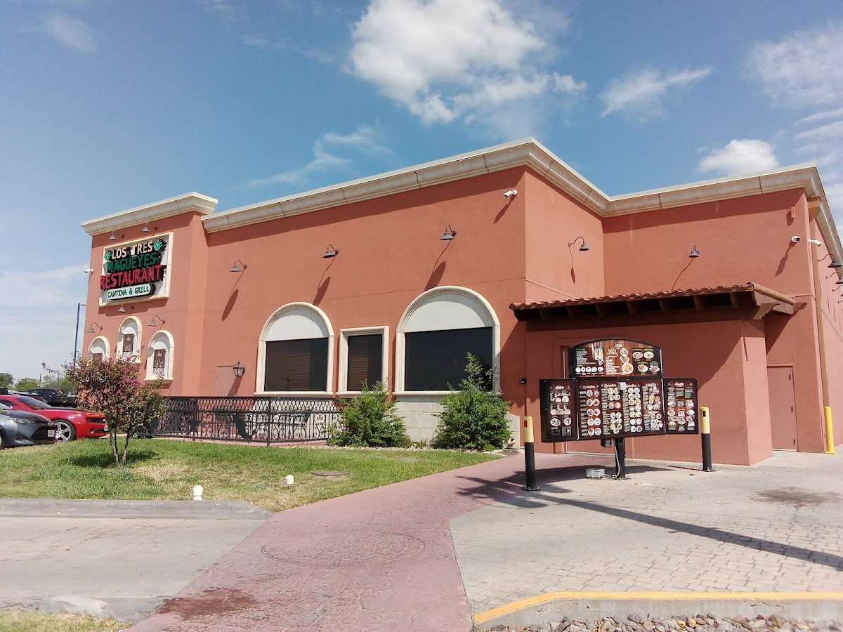 Los Tres Magueyes Cantina & Grill - Photo 5