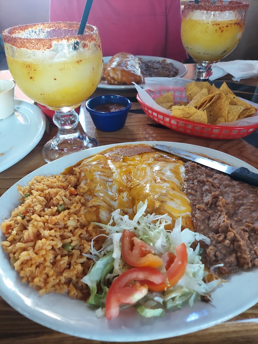 Los Tres Magueyes Cantina & Grill - Photo 7