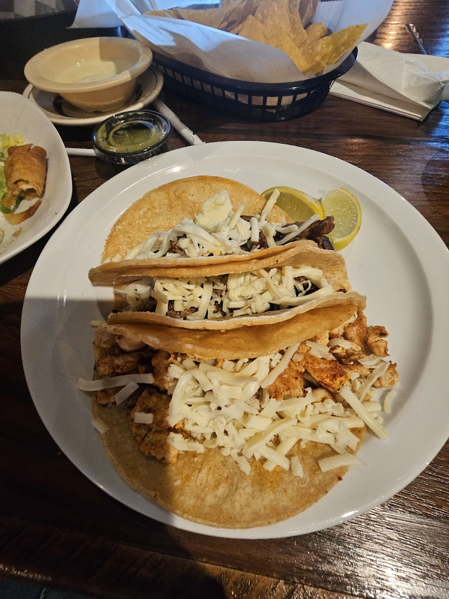 Reyes Taqueria & Cantina - Photo 8