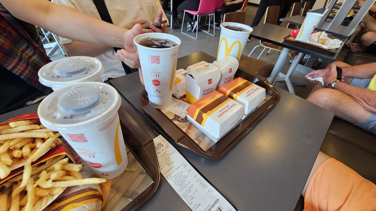 McDonald's - Soi Buakhao - Photo 9