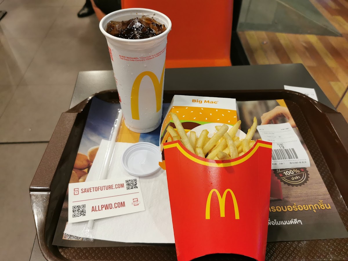 McDonald's - Soi Buakhao - Photo 4