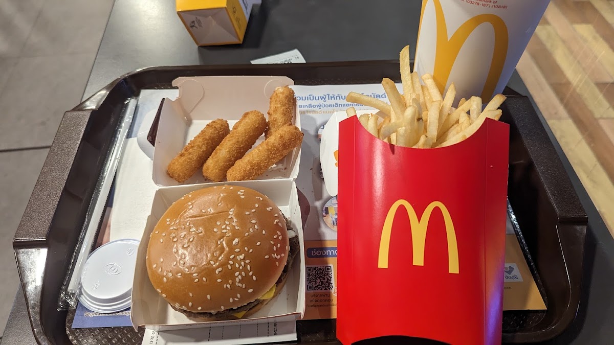 McDonald's - Soi Buakhao - Photo 5